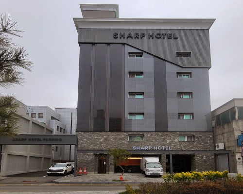 Sharp Hotel