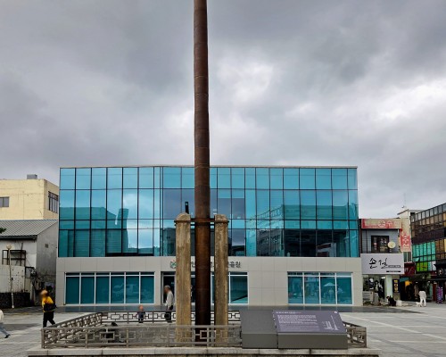 Iron Flagpole at the Yongdusaji