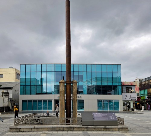 Iron Flagpole at the Yongdusaji